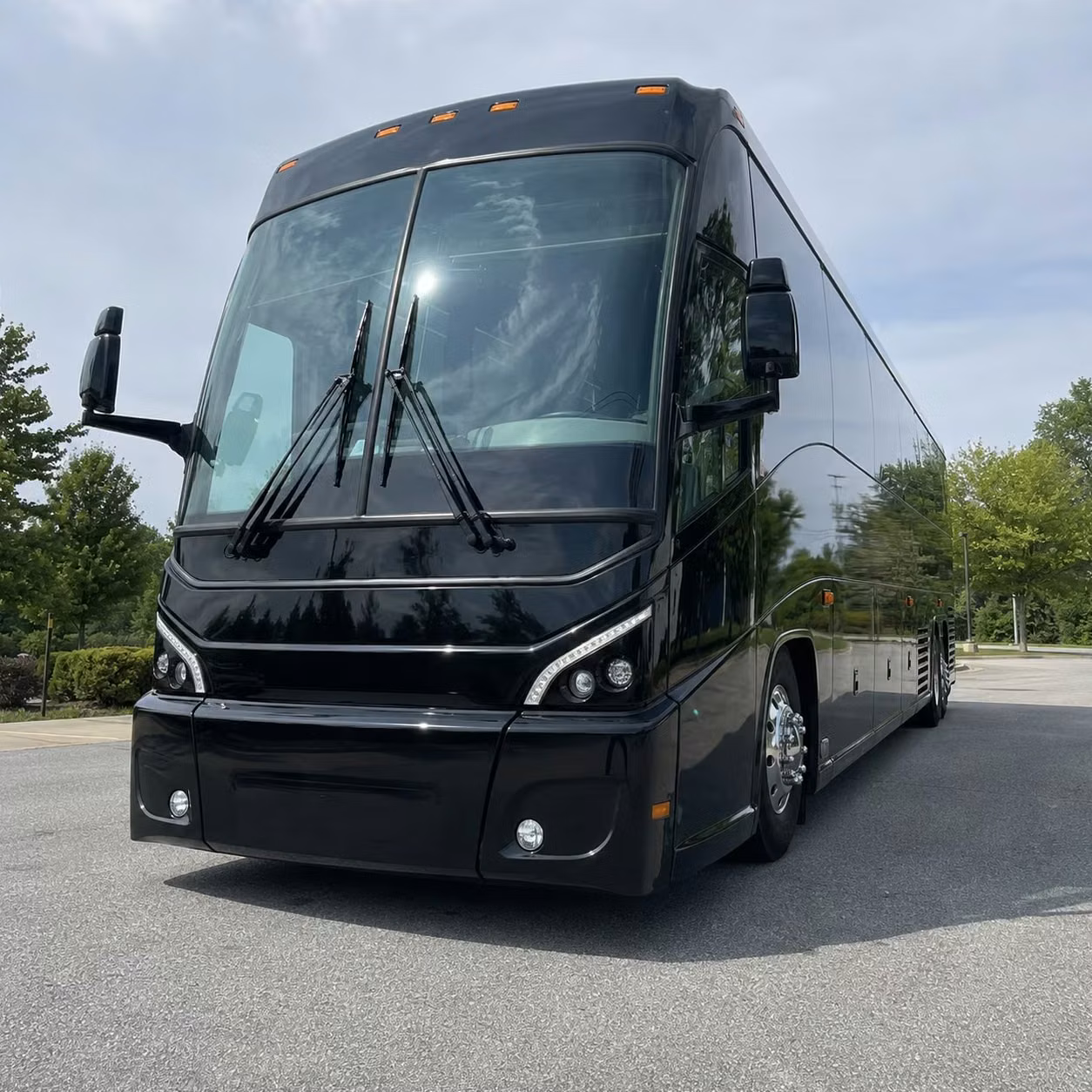 overland park wedding guest shuttles and long distance destination wedding transportation